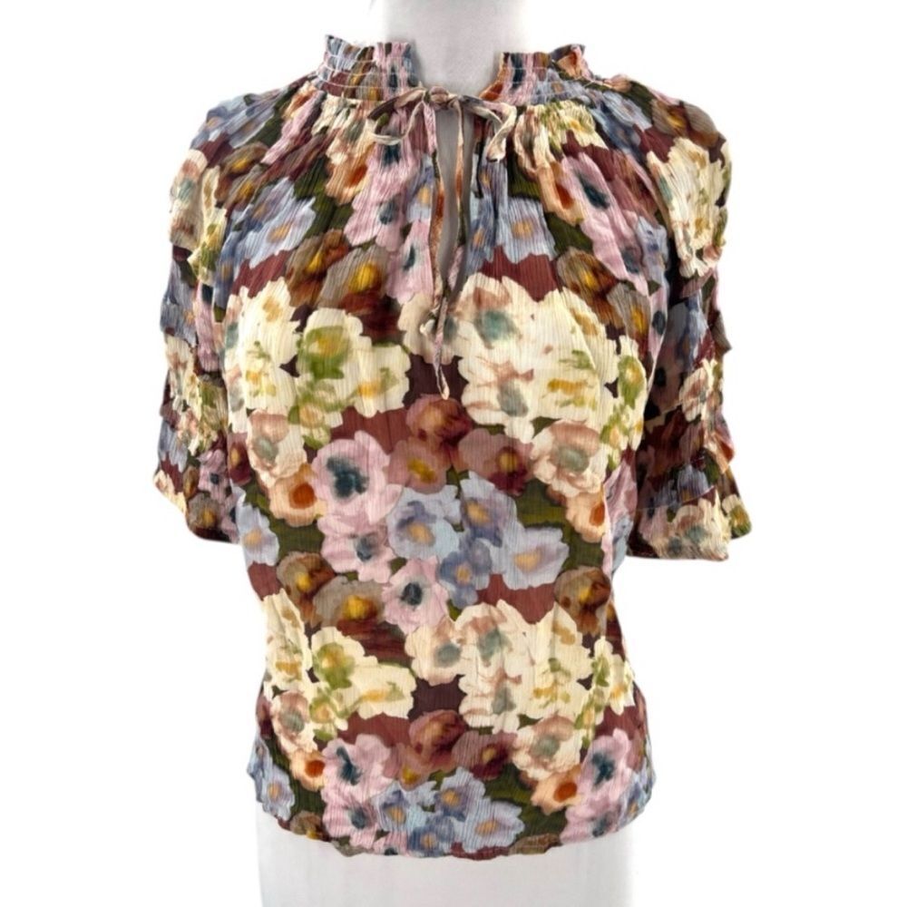 Rails Paris Painted Fall Floral V-Neck Blouse
Puff Sleeve Lace Tie V-neck Size S - Picture 5 of 10